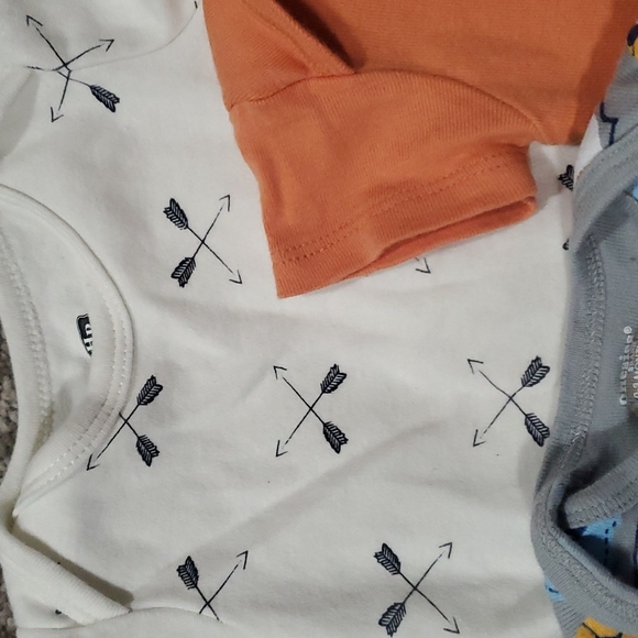 3 pack body suits (onesies) - Picture 3 of 4